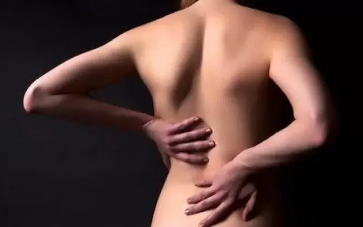 For osteochondrosis, you can massage your back with a traditional warming massage.